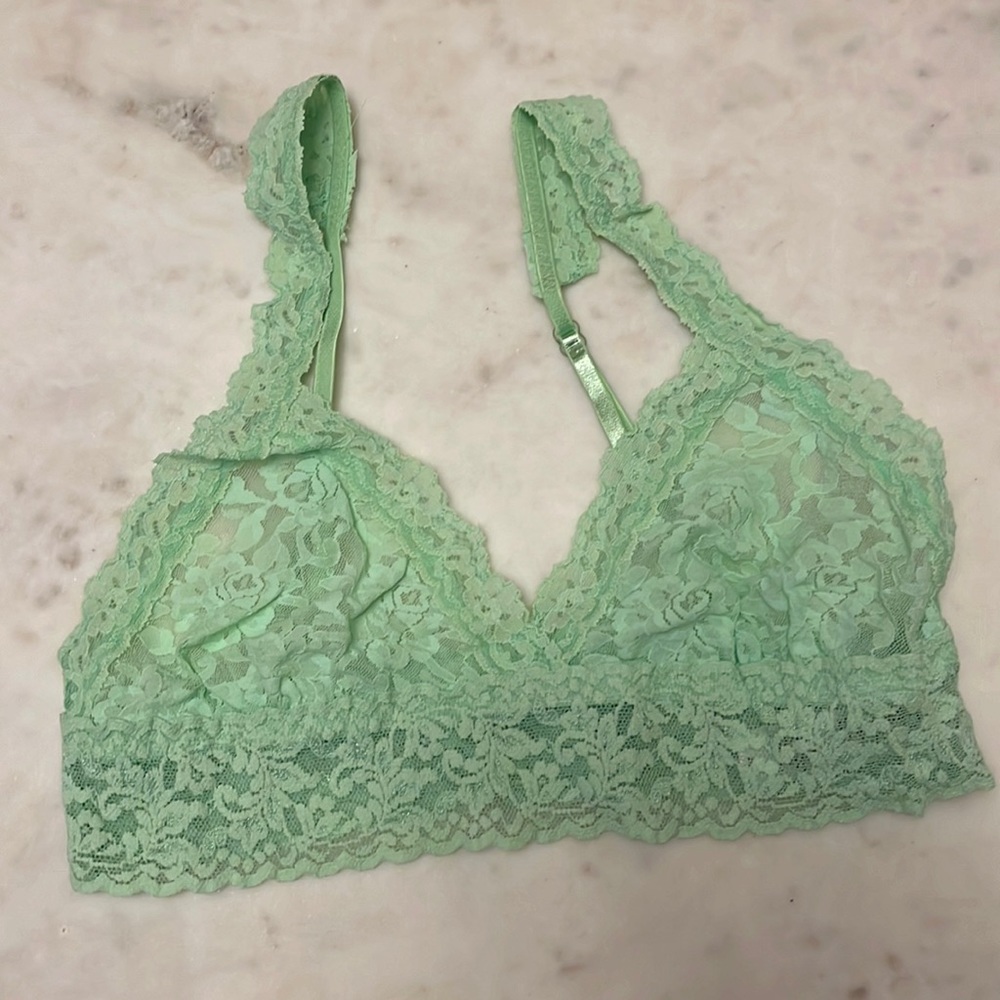 Hanky Panky lace crossover bralette. Adjustable straps. Starfruit. Size XS. New.